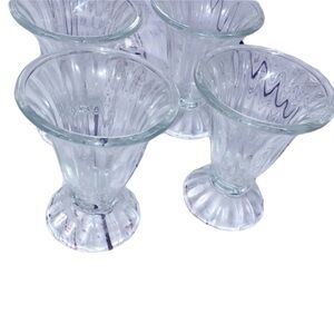 Set of 4 glass vintage sherbet/fruit parfait cups